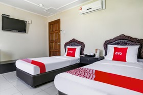 OYO  90376 Centre Point Hotel