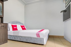 OYO  90376 Centre Point Hotel