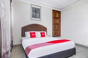 OYO  90376 Centre Point Hotel