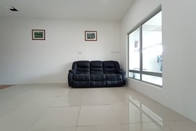 Meow Homestay by Oyo Rooms