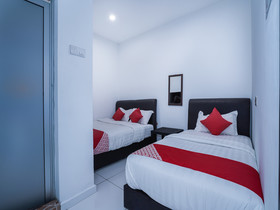 Comma Hotel