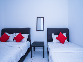 Comma Hotel