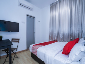 Comma Hotel