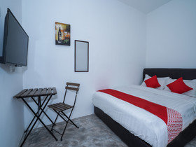 Comma Hotel