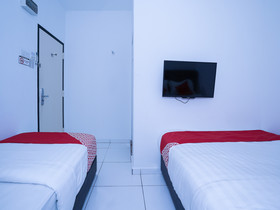 Comma Hotel