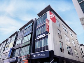 Comma Hotel