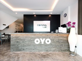 Comma Hotel