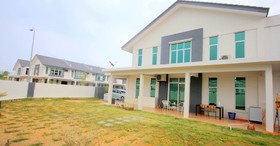 Dr. Shaz Summer House