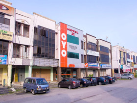 Hotel 22 Northport by OYO Rooms