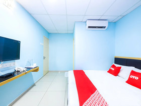 Hotel 22 Northport by OYO Rooms