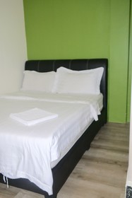 33 Star Hotel