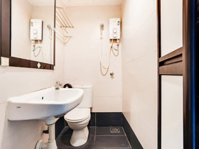Bjorn Hotel by OYO Rooms
