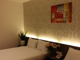 Canary Hotel