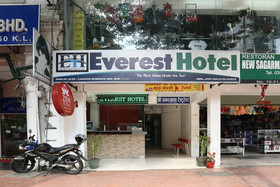 Everest Hotel by OYO Rooms