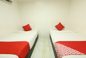 Everest Hotel by OYO Rooms