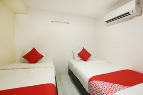 Everest Hotel by OYO Rooms