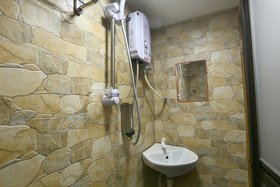 Everest Hotel by OYO Rooms