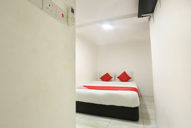 Everest Hotel by OYO Rooms