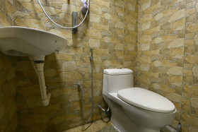 Everest Hotel by OYO Rooms