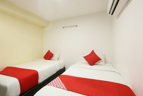 Everest Hotel by OYO Rooms