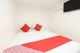 Everest Hotel by OYO Rooms