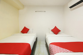 Everest Hotel by OYO Rooms