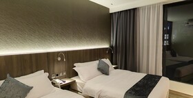 Flora by Crossroads Hotel