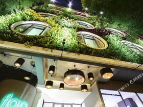 Flora by Crossroads Hotel