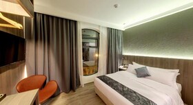 Flora by Crossroads Hotel