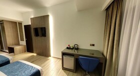 Flora by Crossroads Hotel