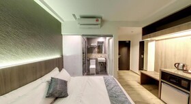 Flora by Crossroads Hotel