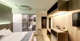 Flora by Crossroads Hotel