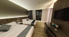 Flora by Crossroads Hotel