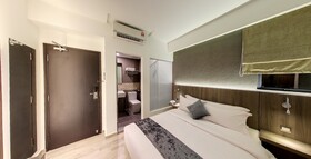 Flora by Crossroads Hotel