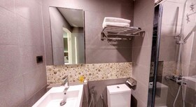 Flora by Crossroads Hotel