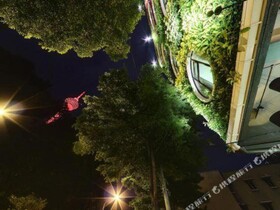 Flora by Crossroads Hotel