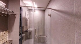 Flora by Crossroads Hotel