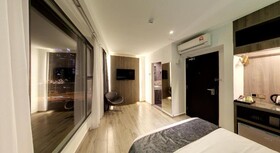 Flora by Crossroads Hotel