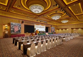 Grand Seasons Hotel