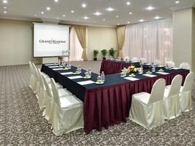 Grand Seasons Hotel