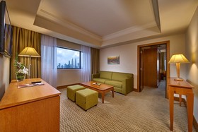 Grand Seasons Hotel