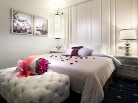 Grand Seasons Hotel