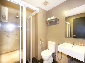 Grid 9 Hotel by OYO