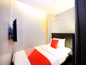 Grid 9 Hotel by OYO