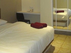 Hotel 77