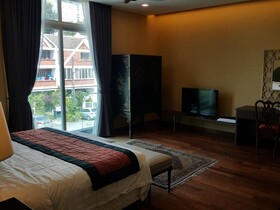 La Maison 100