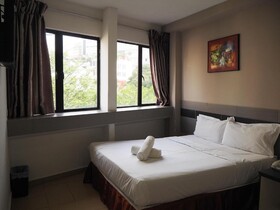 Leo Leisure Hotel