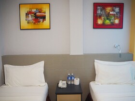 Leo Leisure Hotel