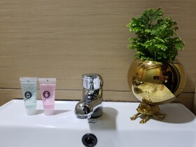 Leo Leisure Hotel