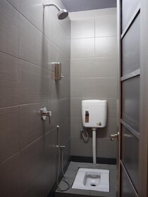 Leo Leisure Hotel